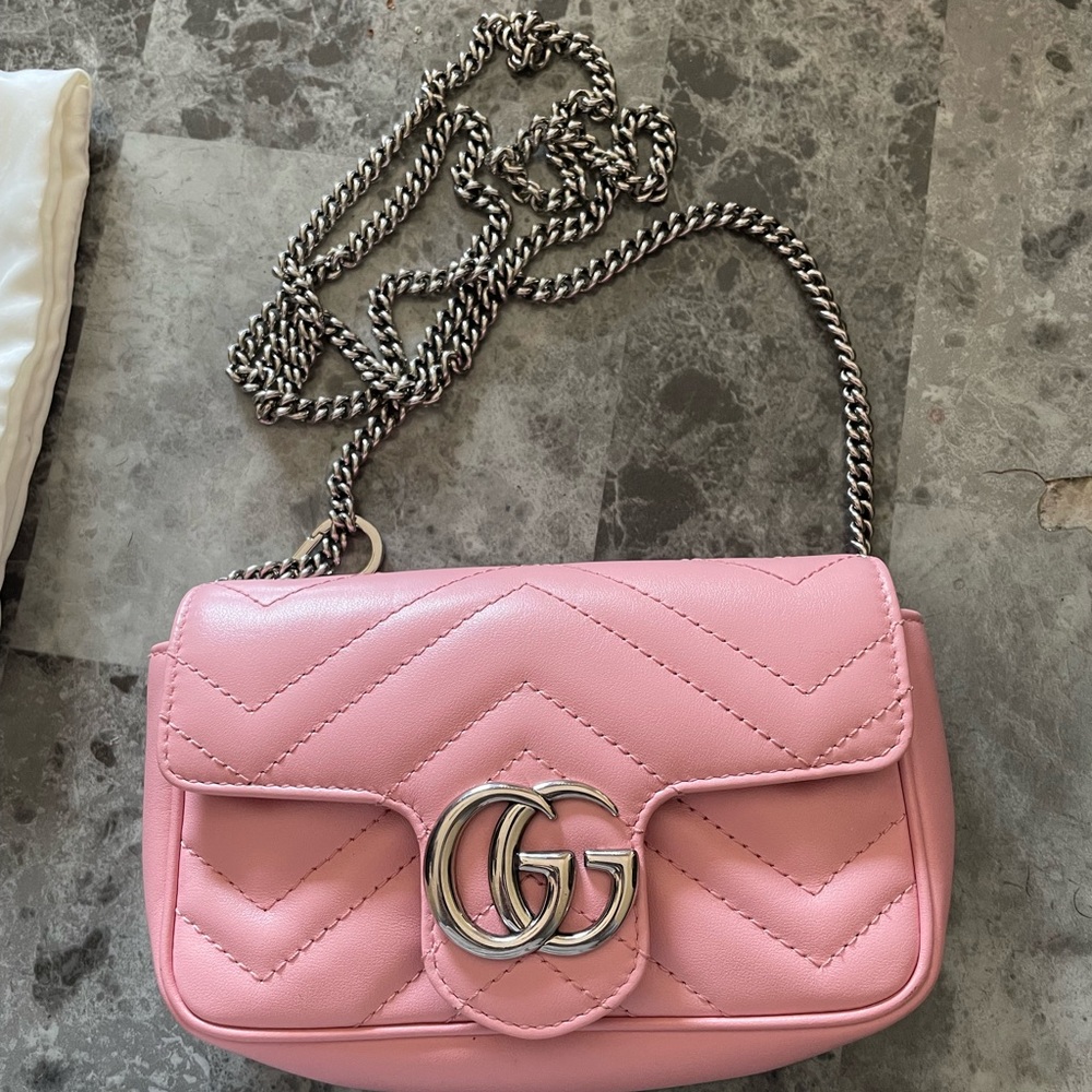 Brand new pink Gucci crossbody purse only took a picture in it